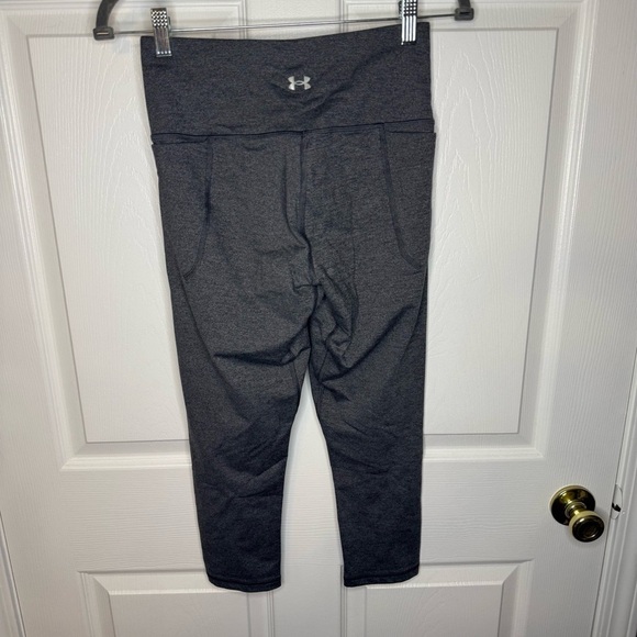 Under Armour Gray Fitted Cropped Leggings Size Small GUC - Picture 2 of 5